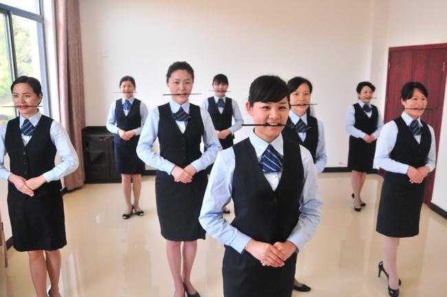 塑文明禮儀之形，鑄禮儀服務(wù)之魂——文明服務(wù)基本禮儀培訓(xùn)心得
